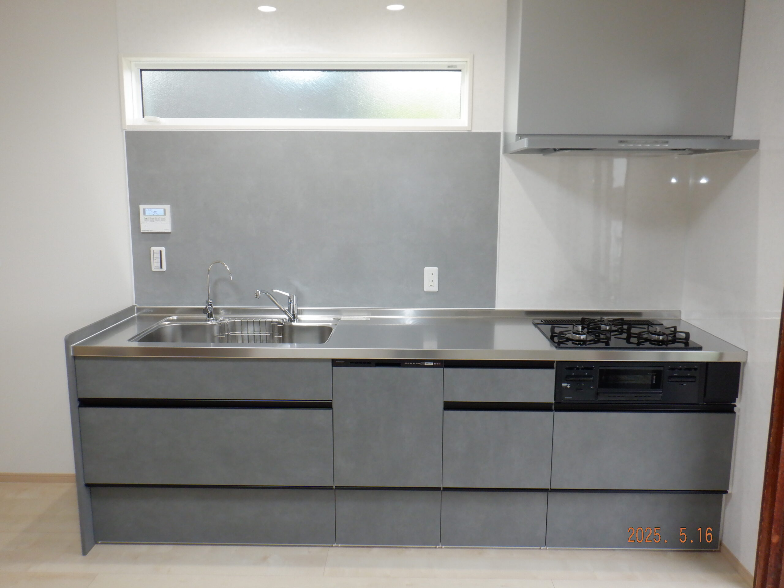 小山市 O様宅 クリナップ「ラクエラ」キッチンリフォーム！壁と窓から